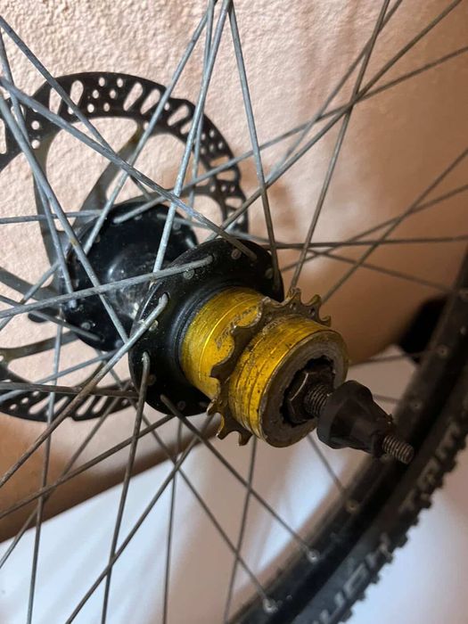 Vând rockrider pe piese