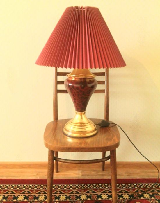 Красивый торшер (светильник).
