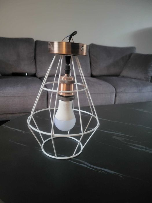 vând lustre cameră de zi. Preț 50 lei/buc. 2 buc