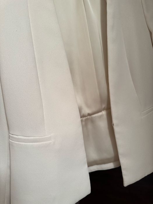 Продам белый пиджак, фирмы Манго