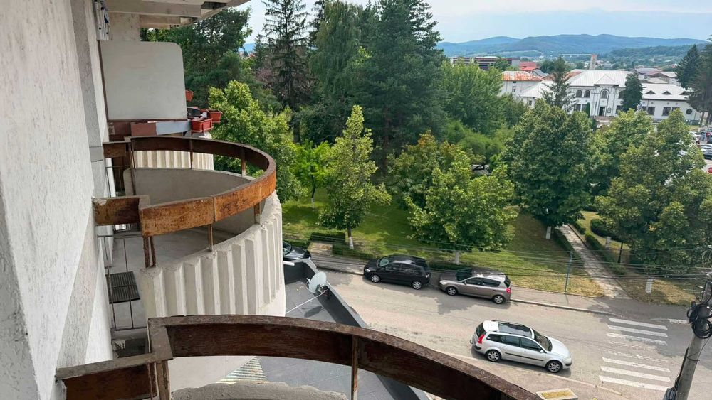 De vânzare Apartament cu 3 camere in zona 0 Curtea de Argeș