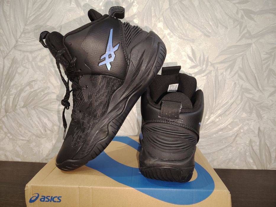 Продам кроссовки Асикс