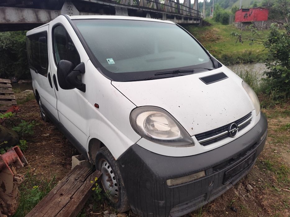 Vînd Opel vivaro 1.9 pt dezmembrari