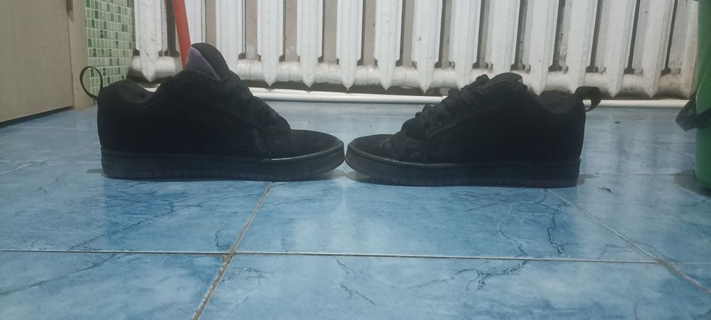 Продам кроссовки DC shoes