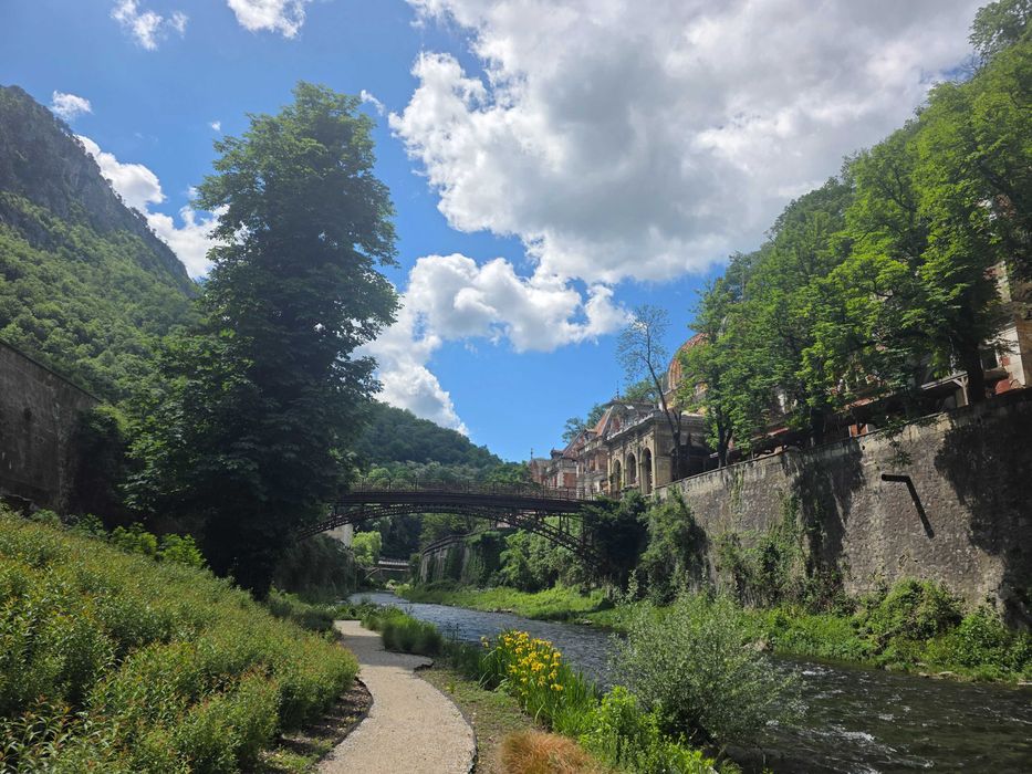 Garsonieră Ultracentrală în Regim Hotelier – Băile Herculane