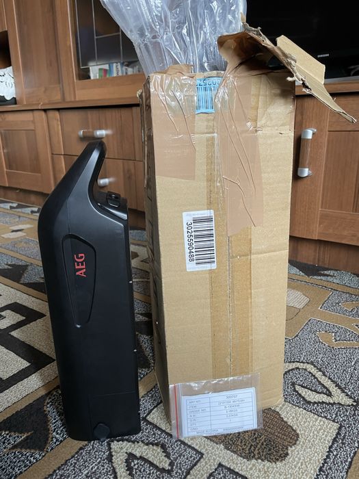 Vînd baterie electrică AEG 48v-10,4ap Nouă.