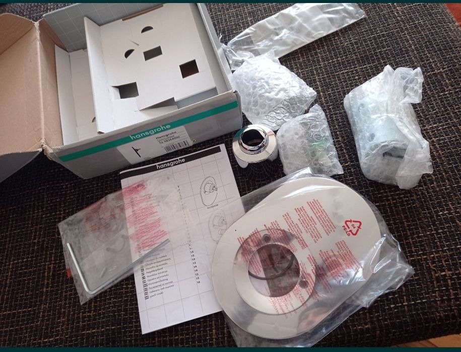 Marca hansgrohe 
Tip de finisare Crom Material ceramică