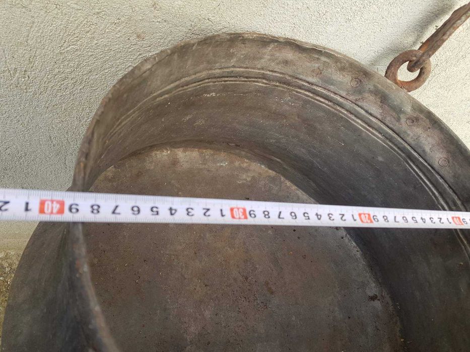 Голям меден котел с верига