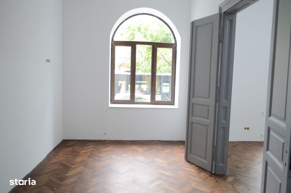 Apartament renovat in cladire interbelica, zona centrala
