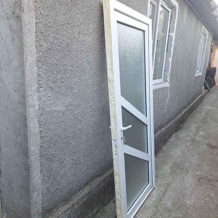 Ușii de vinzare termopan interior