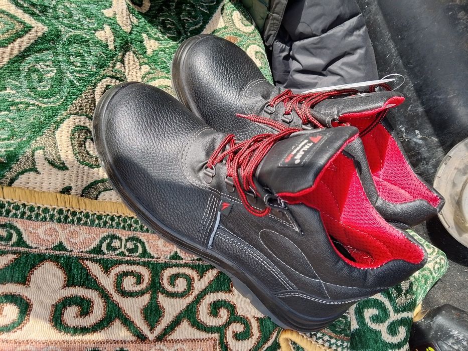 Рабочая ботинкии