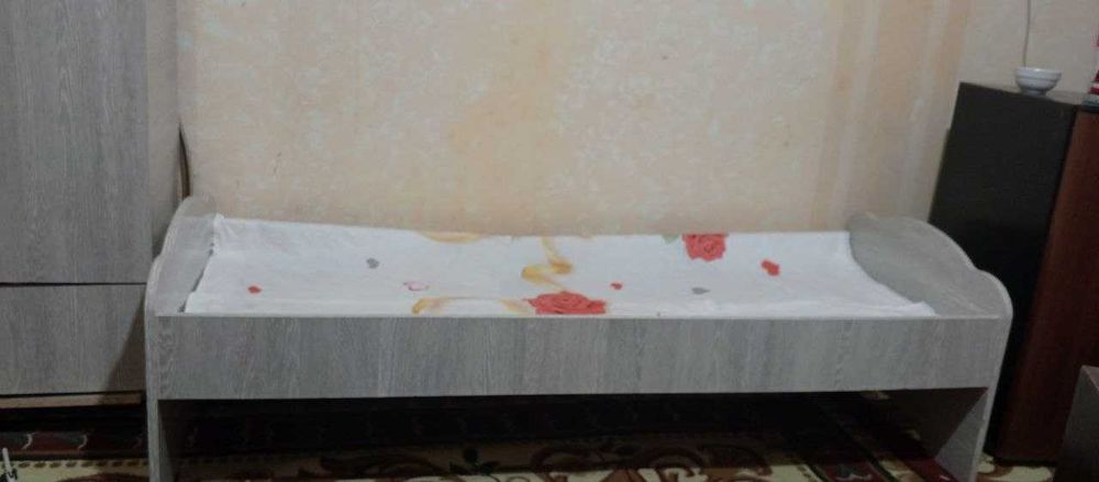 Termz. Detiski shkaf va kravati bilan. Ishlatilmagan pashti. Sotaman