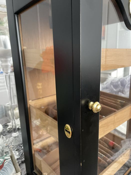 Шкаф для сигар, деревянный