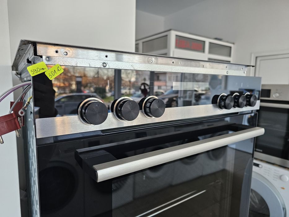 Фурна за вграждане с керамичен плот SIEMENS