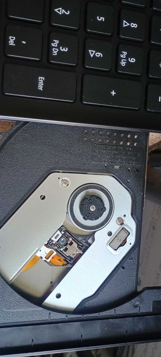 Лаптоп Aser E15    E5-521G-4805