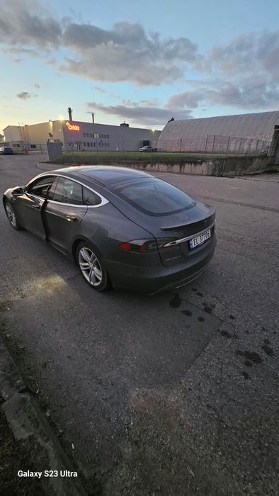 TESLA Model S 0 — imagine 3