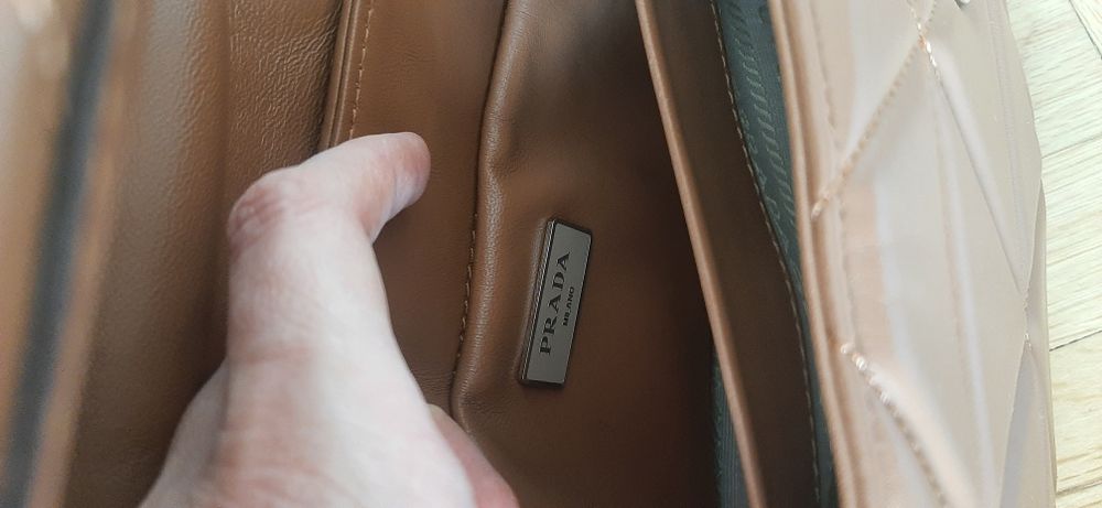 Prada чисто нова чанта