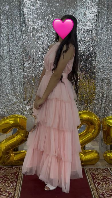 Нежное розовое платье