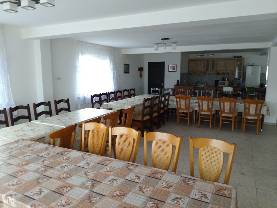 Închiriez cabana cu ciubăr