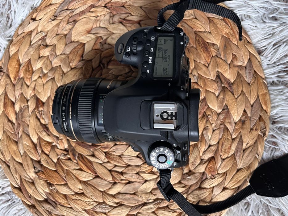 Canon EOS 80D + obiective 75–300mm & 85mm + Godox Blitz — stare bună