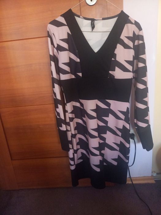 Елегантни дамски рокли