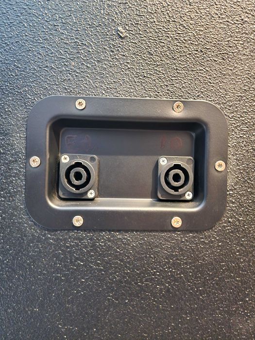 Два баса с Eminence DELTA-15LF-4