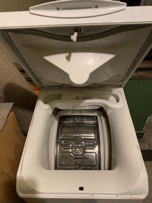 Пералня Electrolux с горно отваряне