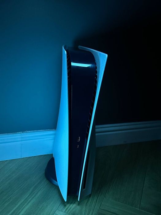 PlayStation 5 , два джостика и две игры