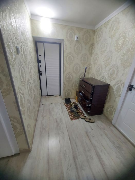 3 xonali kvartira sotiladi