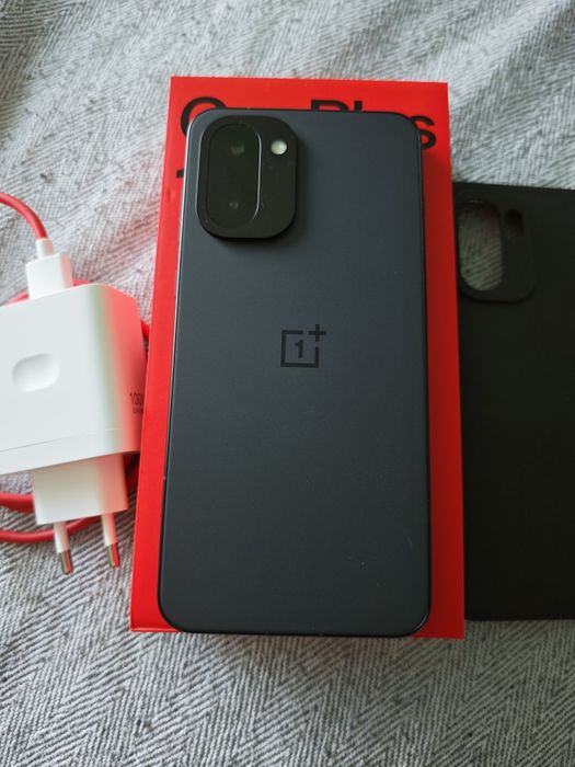 OnePlus 15R, Чисто нов, Пълен комплект