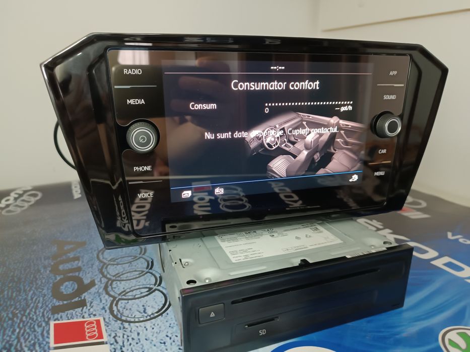 Vând Mib2 Vw PassatB8 unitate și display,rama inclusa in preț
