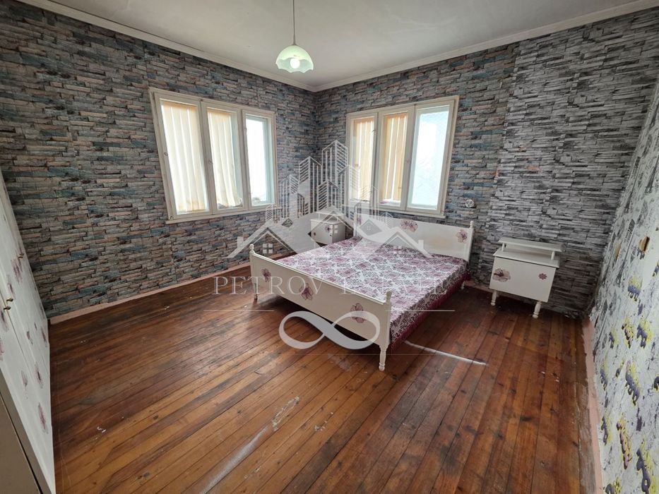 Продава се Къща в Велинград - 300 кв.м за 363 €/кв.м - Снимка #2