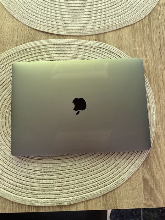 MacBook Pro 13 ,7