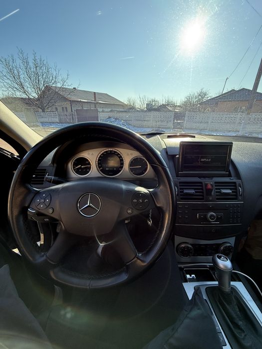 Vând Mercedes Benz W204