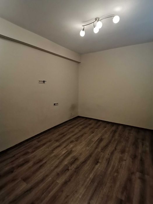 Дава се под наем Двустаен апартамент в Бургас, Център - 55 кв.м за 357 € - Снимка #2