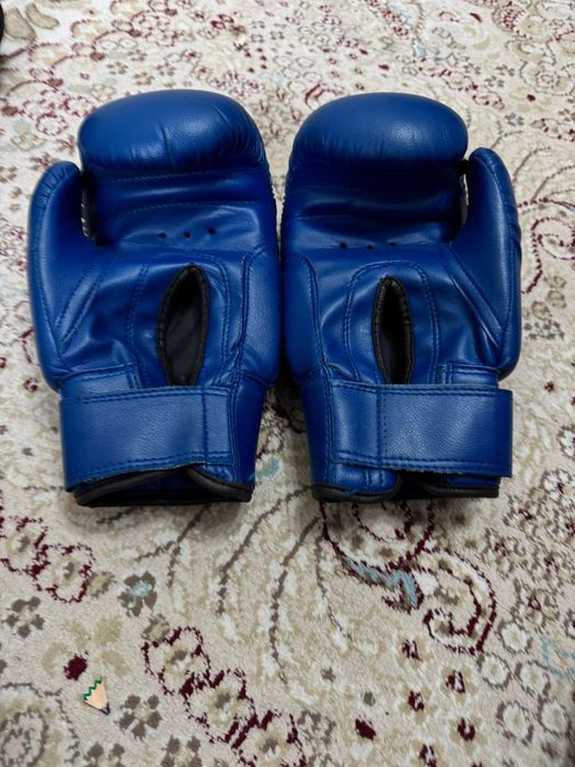 Продам перчатки .