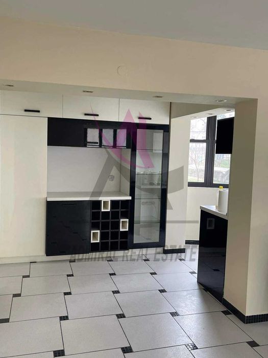 Продава се Многостаен апартамент в Варна, Спортна зала - 136 кв.м за 1200 €/кв.м - Снимка #1