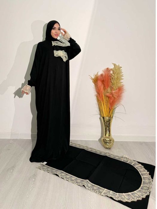 Намазник с хиджабом, Женское молитвенное платье с молитвенным ковриком