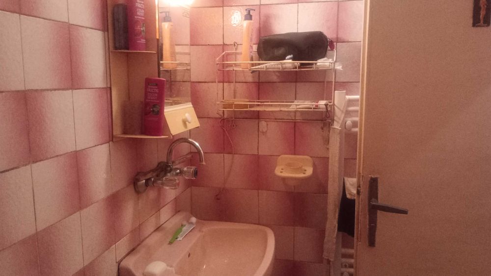 Апартамента-две спални, хол, трапезария, кухня ,трапезария,баня и толатна 116 кв/м