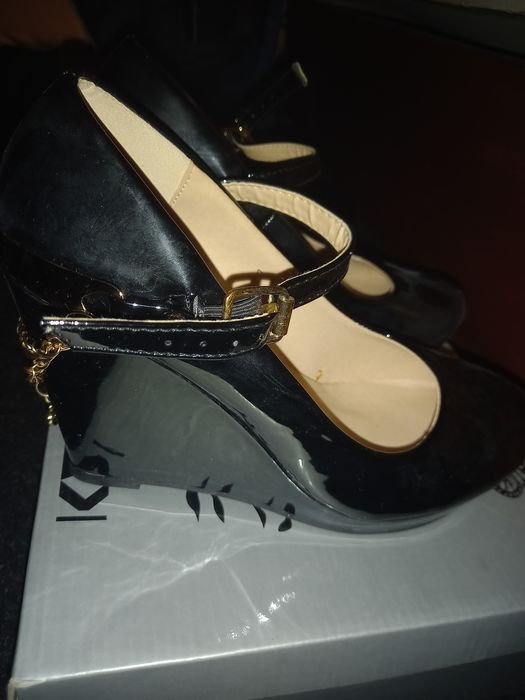 Pantofi de lac cu platformă