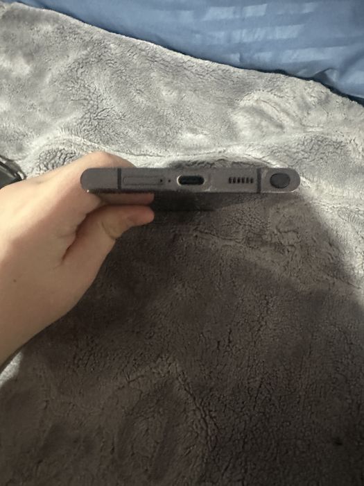 Vand samsung S22 Ultra spart in coltul stanga sus crapat