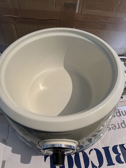 Мултикукър Ariete Vintage – 3,5 л, 700 W, керамична купа ,винтидж стил