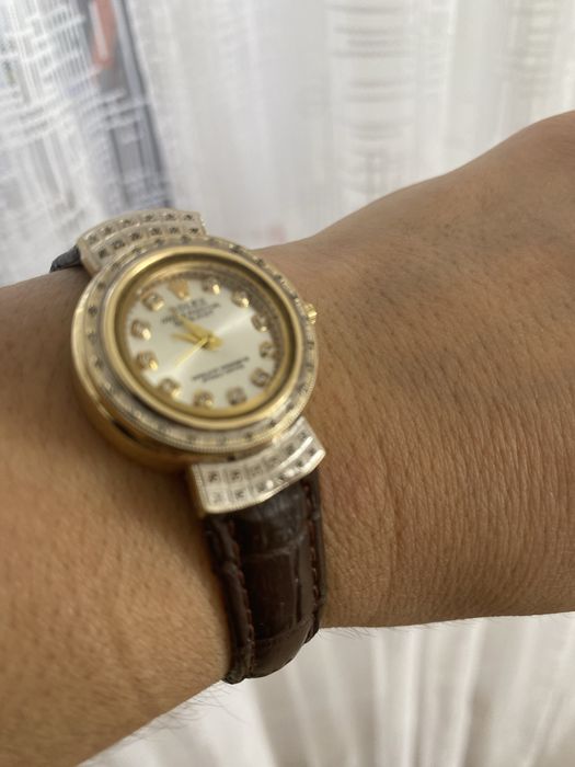 Золотые часы. Бриллиант 585 пробы Ереван