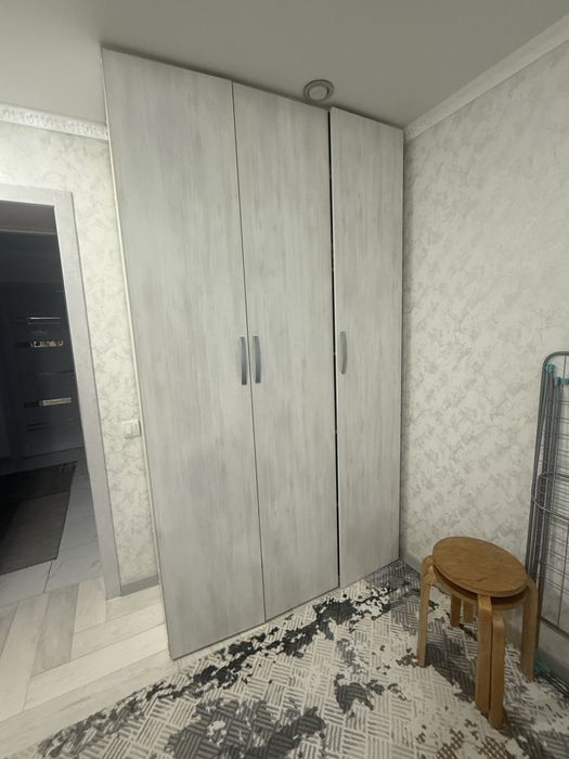 Шкаф трехстворчатый