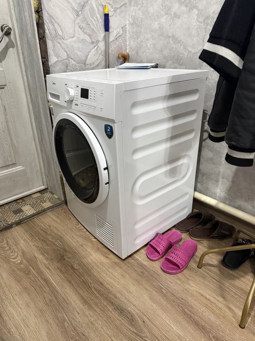 Сушильная машинка Midea.