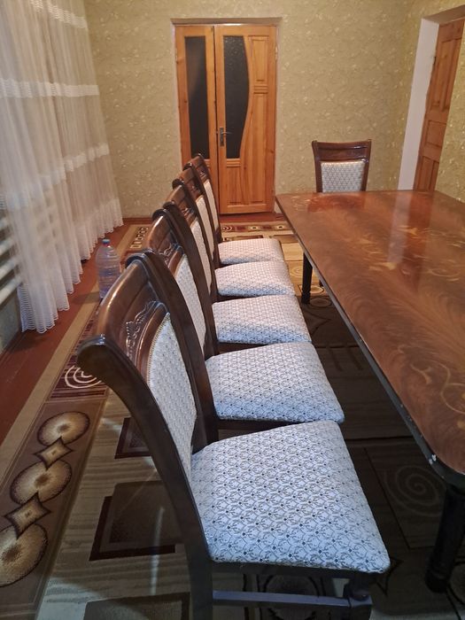 Стол стул на гостинице