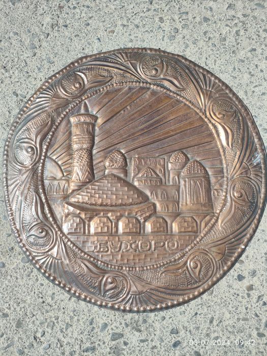 Изысканное медное панно с изображением древней Бухары.