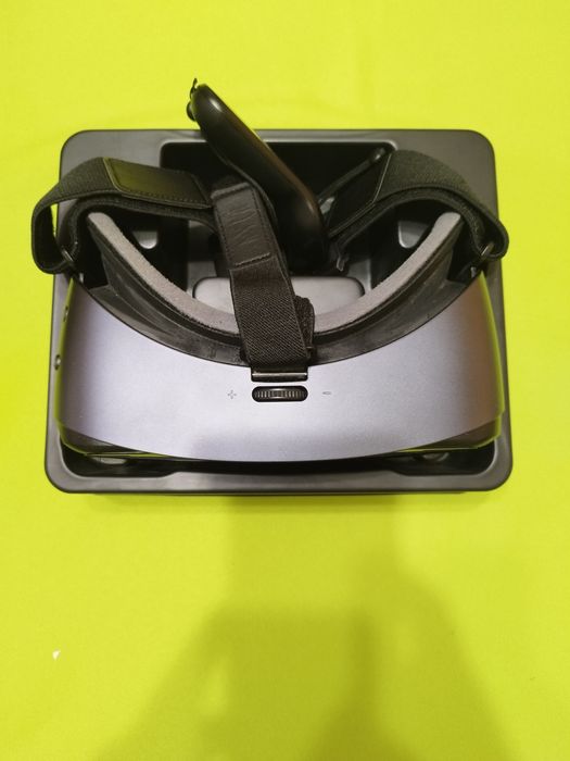 Продавам Gear VR with controller Samsung