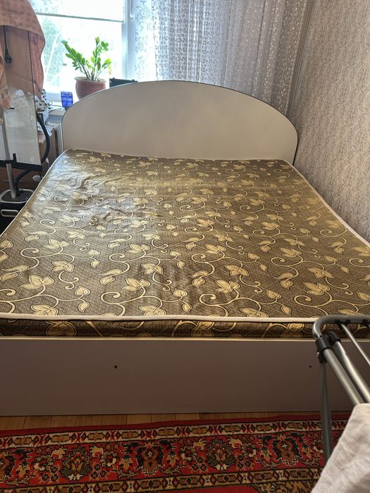 Продам спальний гарнитур