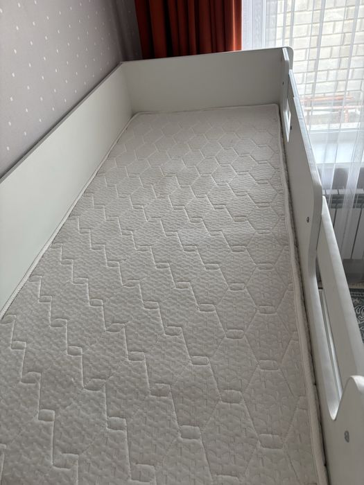 Продам двухярусную кровать